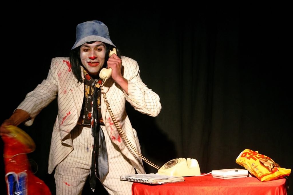 Paco Mufote como Farolin en Tengo un Arma de Alberto Sosa