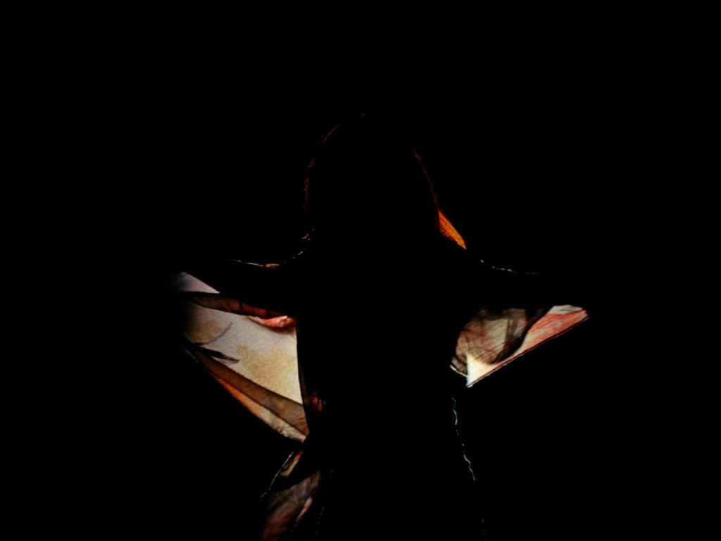 "Alas de Mariposa", obra unipersonal sobre memoria, violencia y el México de 1968. Dirigida por Alan Márquez Lobato con la actuación de Laura Kaplun.
