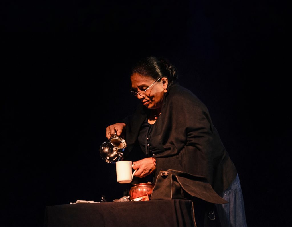 María Elena Bañuelos en la obra "Ya es hora"