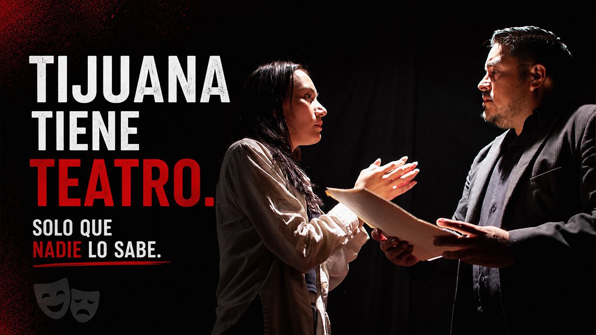 Andrea Rodríguez y Víctor Iturríos en escena durante Diez. Ausencia del miedo, obra de teatro independiente de La Nave Teatro en el Multiforo del ISC Tijuana, Baja California, 2026.